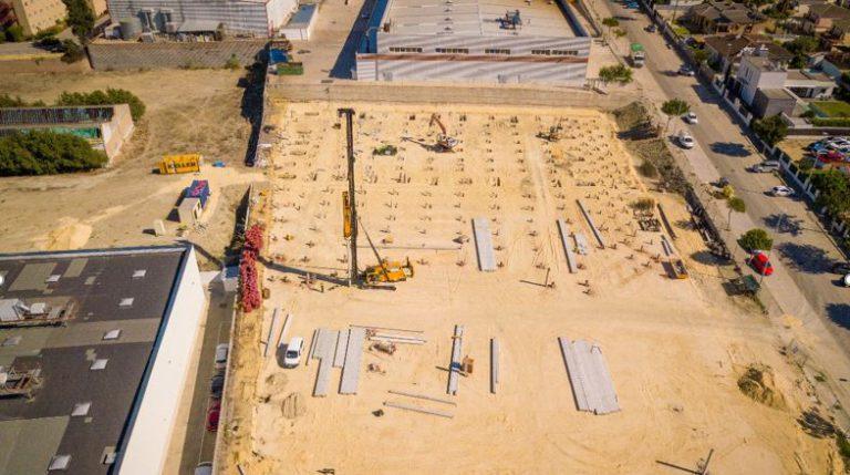 Vista aerea de los trabajo de pilotes prefabricado en Jerez de la Frontera, Cádiz